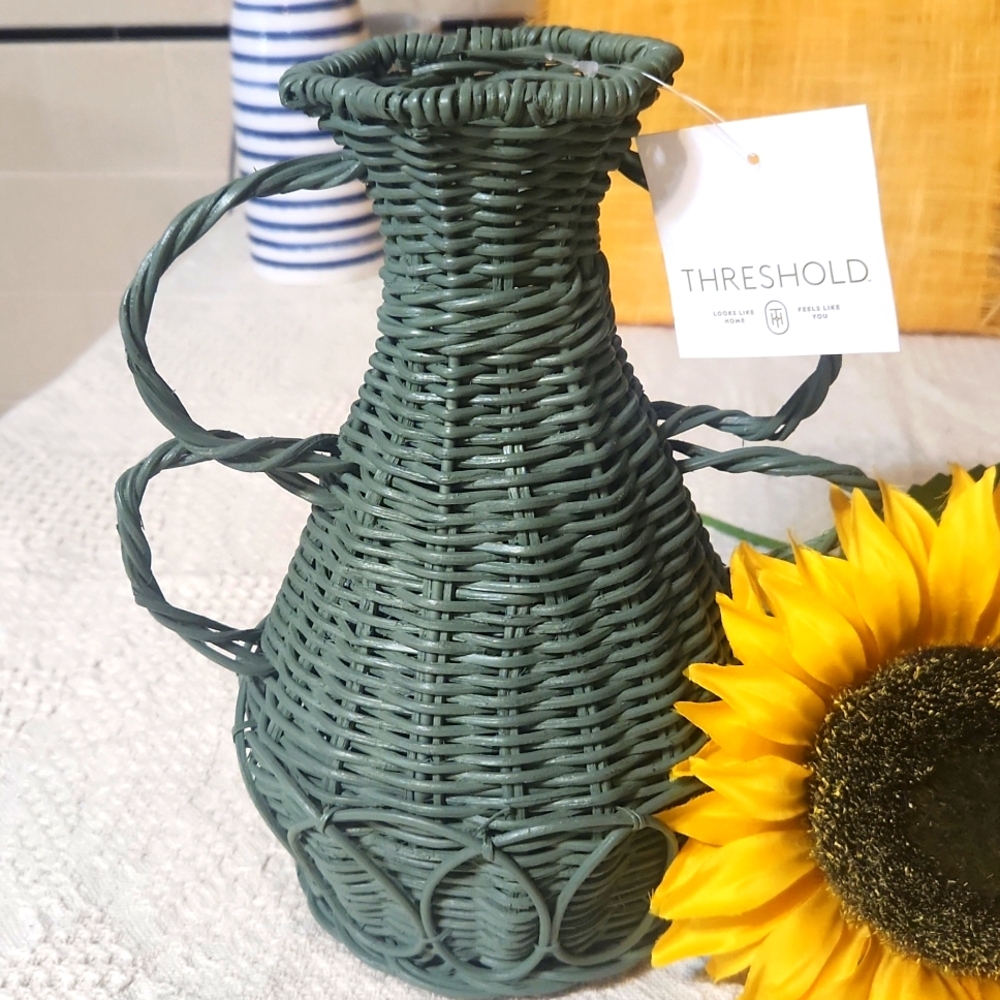 THRESHOLD Rattan Vase. - Picture 9 of 9